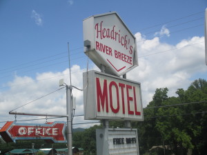 Headrick's River Breeze Motel - Townsend, TN